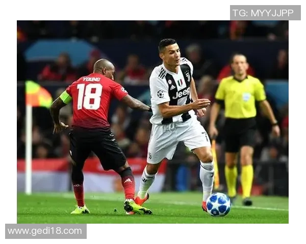 尤文图斯与曼联激战成和双方在欧战中展现强大实力